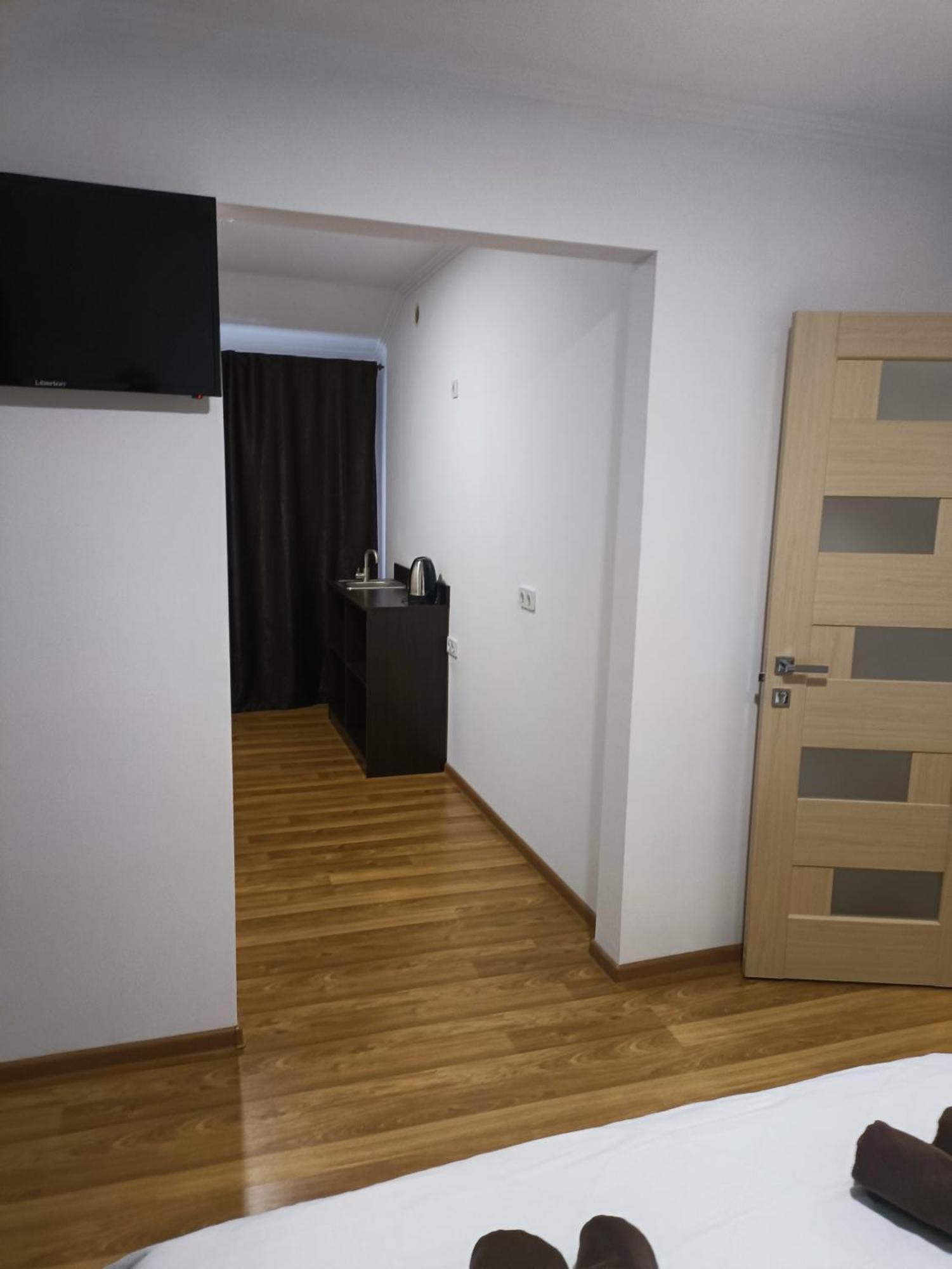 Mirage Hotel Tjernivtsi Eksteriør billede