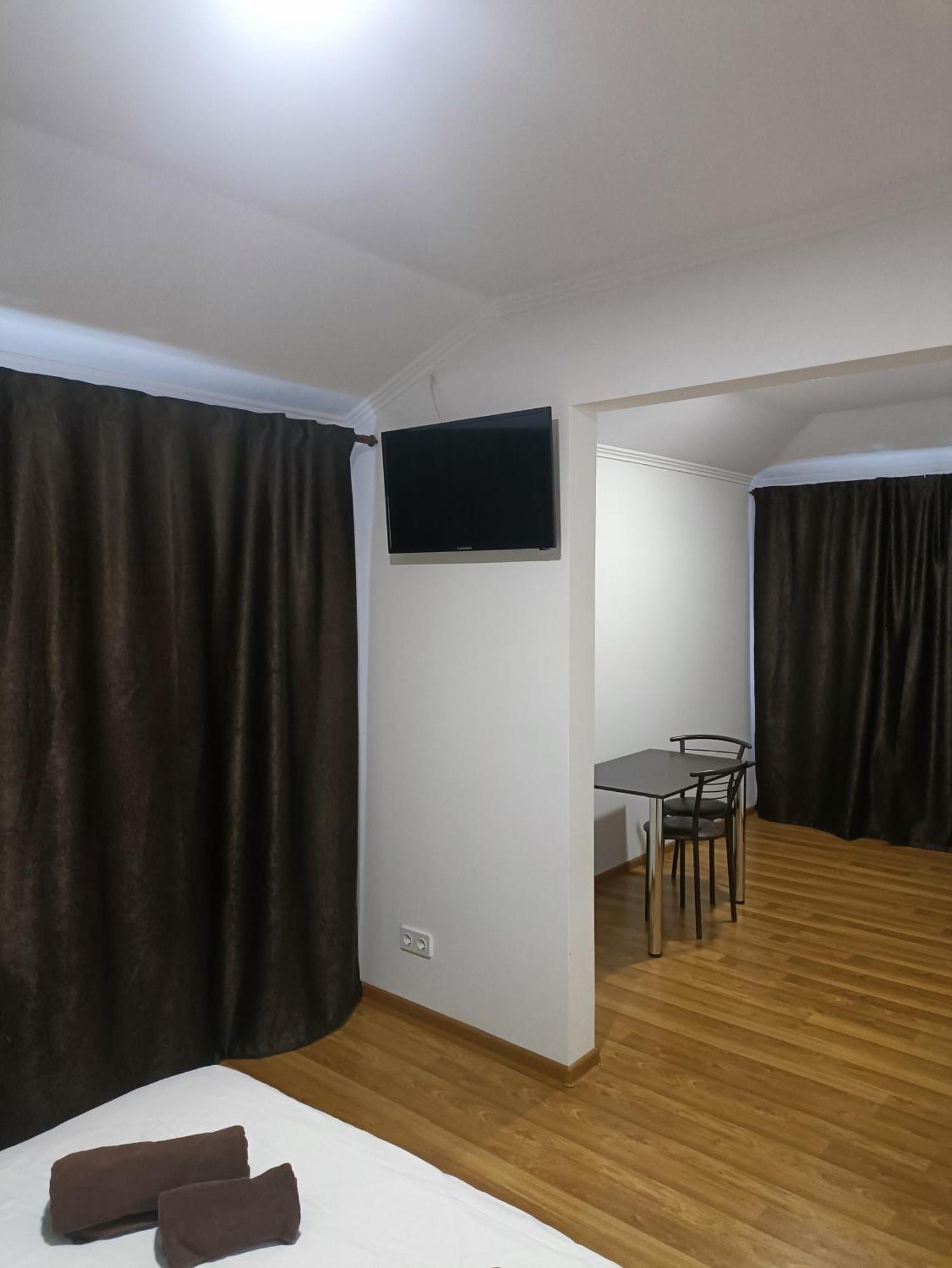 Mirage Hotel Tjernivtsi Eksteriør billede